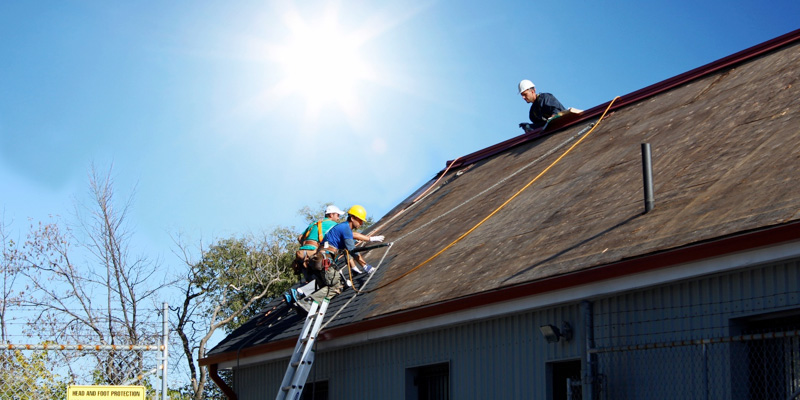 AUGUST - GuestBlog - IKO - How to stay cool while roofing