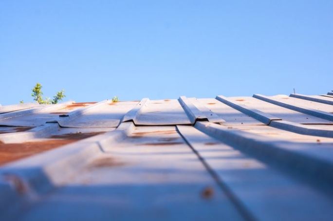 DEC - GuestBlog - StealthBond -Help Your Customers See the Signs that It’s Time for a New Roof, Before it Leaks
